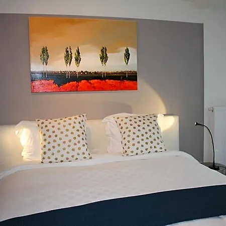 At Number 6, Bed Or Bed & Breakfast, 150 Mtr From Public Transport Stop To Centre Bed & Breakfast Amsterdam