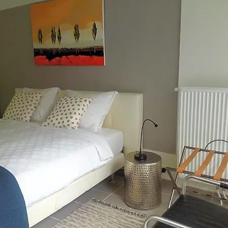 Bed & Breakfast At Number 6, Bed Or Bed & Breakfast, 150 Mtr From Public Transport Stop To Centre 3*