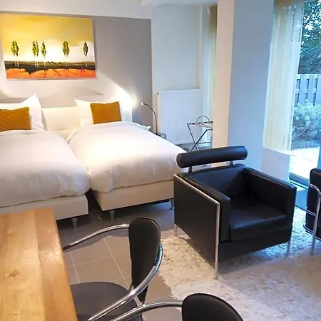 At Number 6, Bed Or Bed & Breakfast, 150 Mtr From Public Transport Stop To Centre Bed & Breakfast 3*