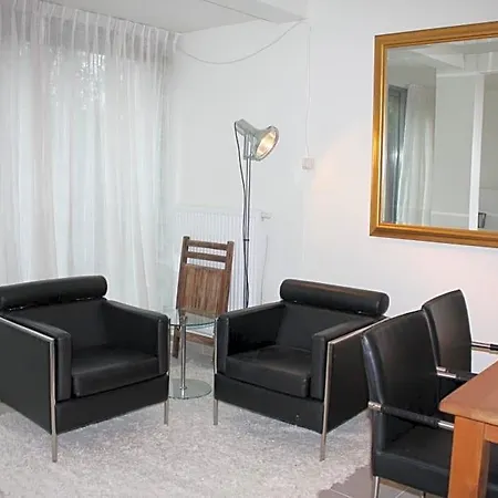 Bed & Breakfast At Number 6, Bed Or Bed & Breakfast, 150 Mtr From Public Transport Stop To Centre