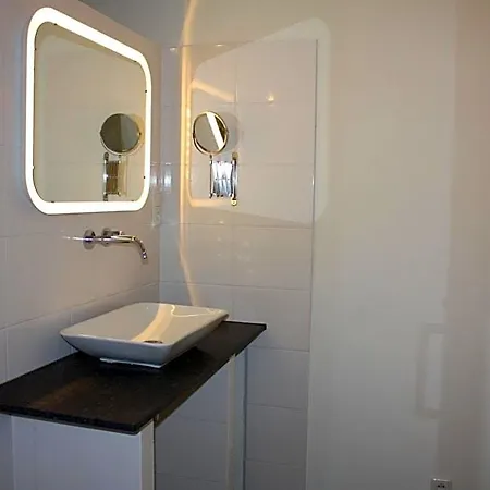At Number 6, Bed Or Bed & Breakfast, 150 Mtr From Public Transport Stop To Centre Bed & Breakfast 3*