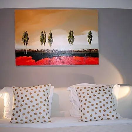 Bed & Breakfast At Number 6, Bed Or Bed & Breakfast, 150 Mtr From Public Transport Stop To Centre