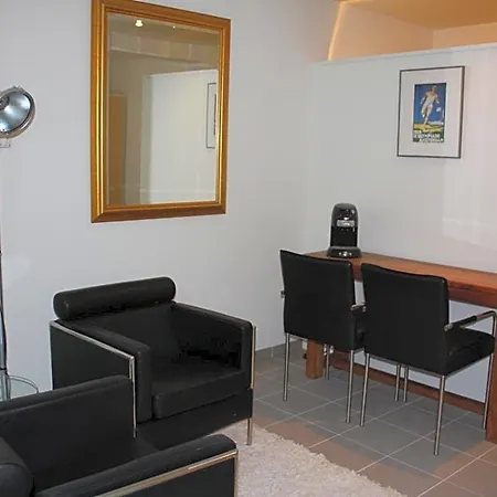 At Number 6, Bed Or Bed & Breakfast, 150 Mtr From Public Transport Stop To Centre Bed & Breakfast