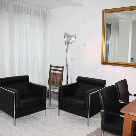At Number 6, B&B Or Bed Only, 150 Mtr From Tram Stop 20 Min To Centre 3* Amszterdam