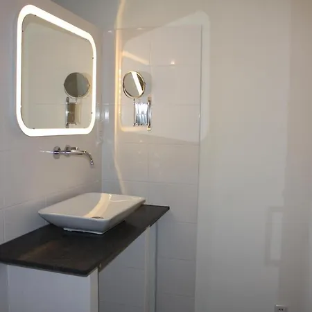 Bed & Breakfast At Number 6 Amsterdam