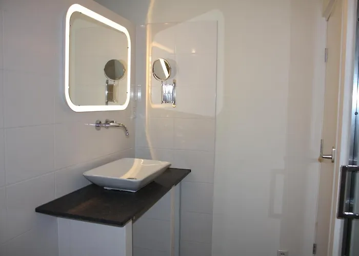 Bed & Breakfast At Number 6 Amsterdam