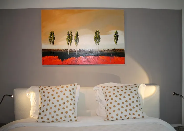 At Number 6 Bed & Breakfast 3*