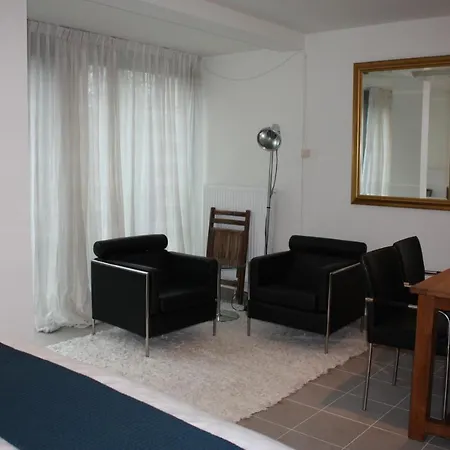 At Number 6 Couette-café