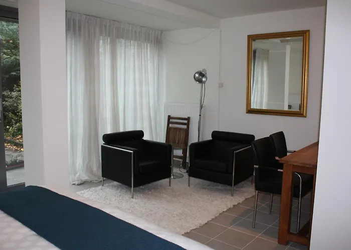 At Number 6 Couette-café